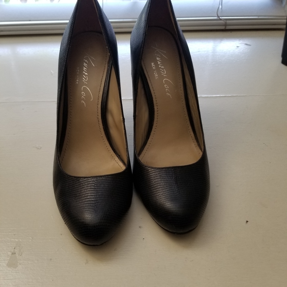Kenneth Cole Size 8 Black heels